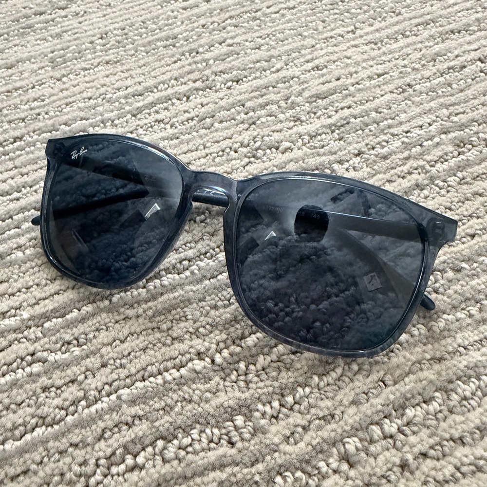 RAY-BAN BLUE FRAME WITH BLACK LENS SUNGLASSESS